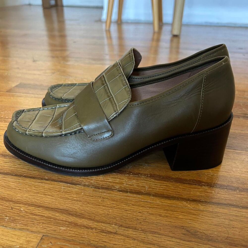 Anthropologie Women's Khaki and Green Loafers